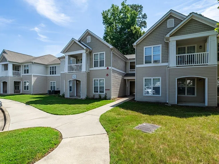 Falls Creek Apartments and Townhomes — Photo 23