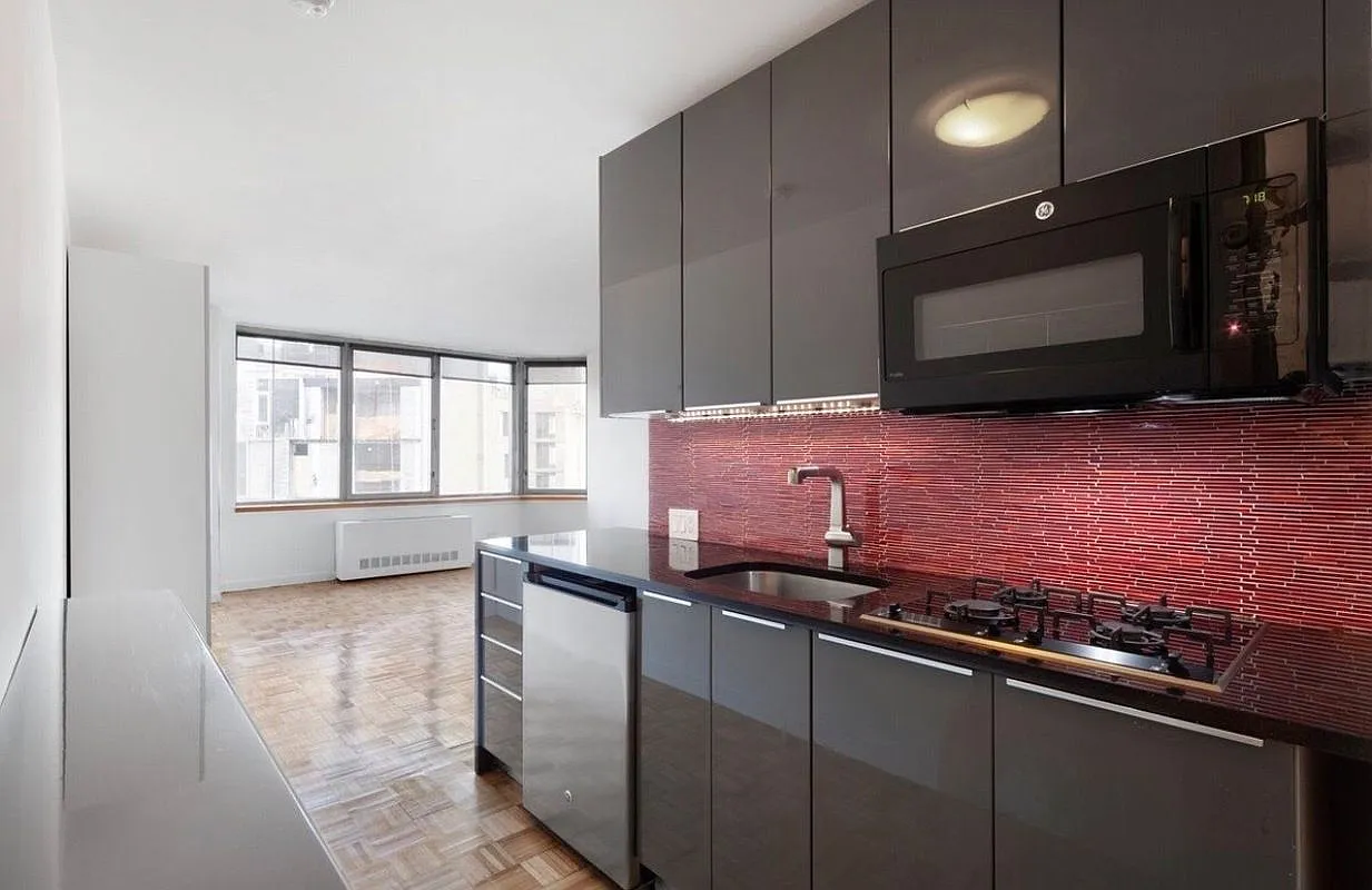 500 West 43rd Street — Photo 1