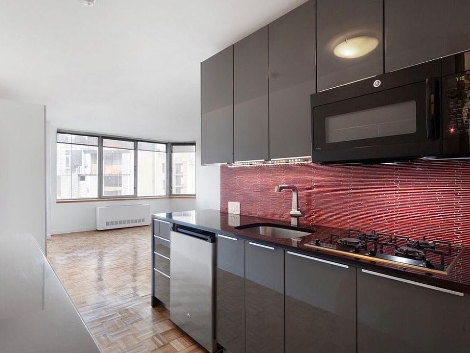 1st image of 500 W 43rd St APT 16G