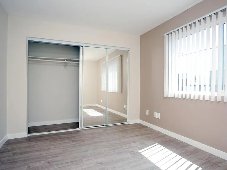4620 S Slauson Ave — Photo 17