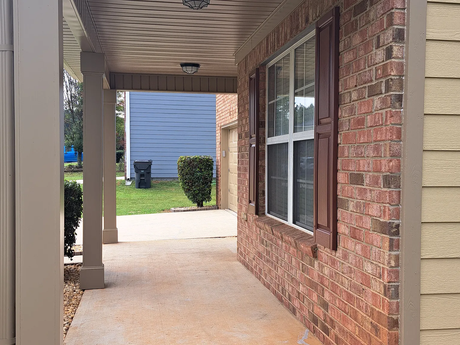 4 bed, 2.5 bath, 2596 sqft, $2,450 — Photo 2