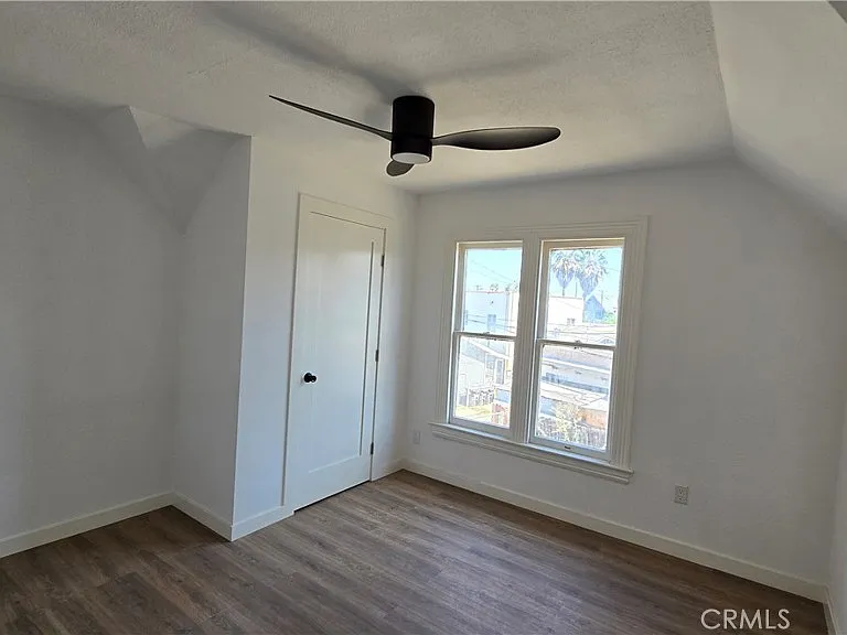 975 N Park Cir #B — Photo 8