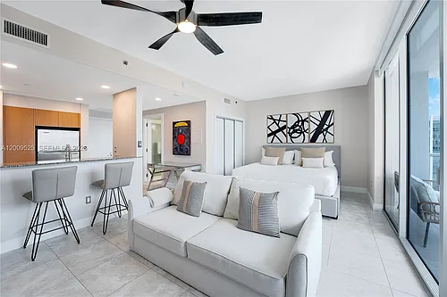 1060 Brickell Ave Photo 1