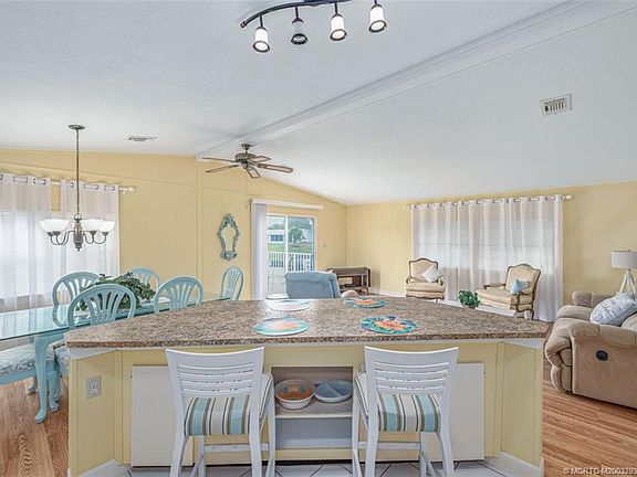 4th image of 8194 Blolly Ct