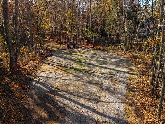 3rd image of 15 Cole Creek Way