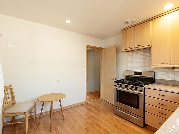 4th image of 7568 W Clarence Ave