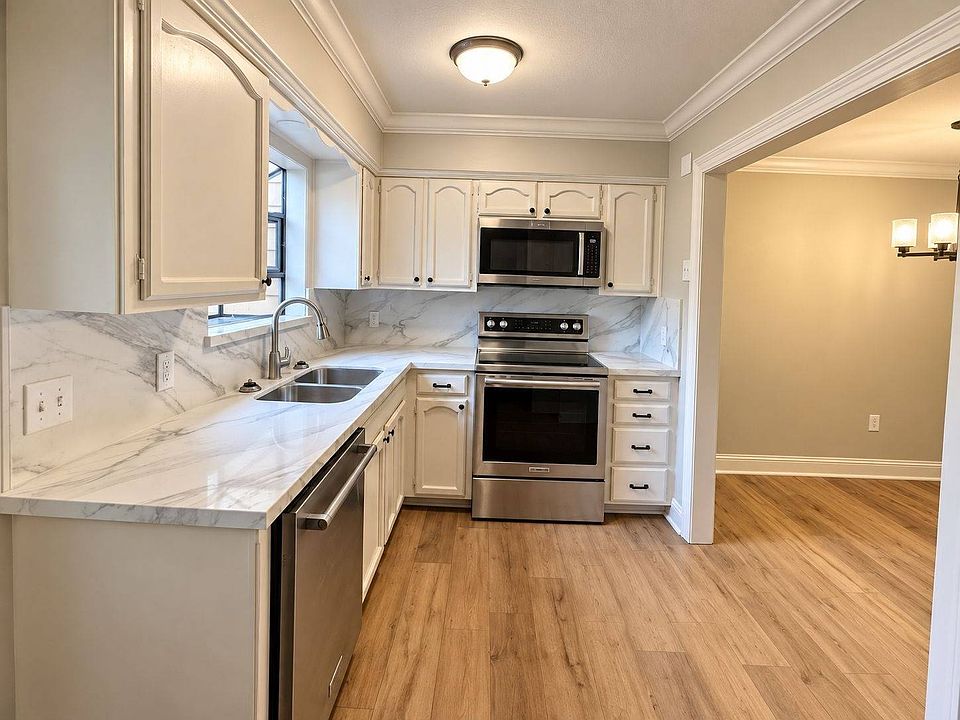 1st image of 405 Longwood Ct APT C