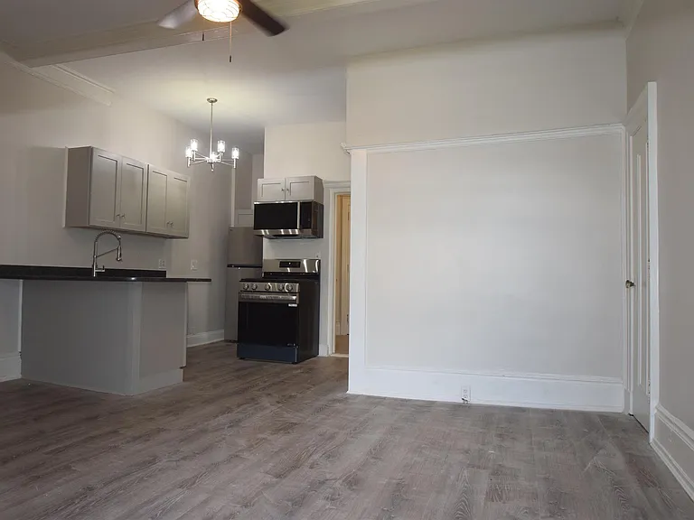 229 S Plymouth Ave — Photo 8