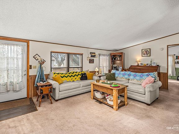 3rd image of 9 Chrissy Dr
