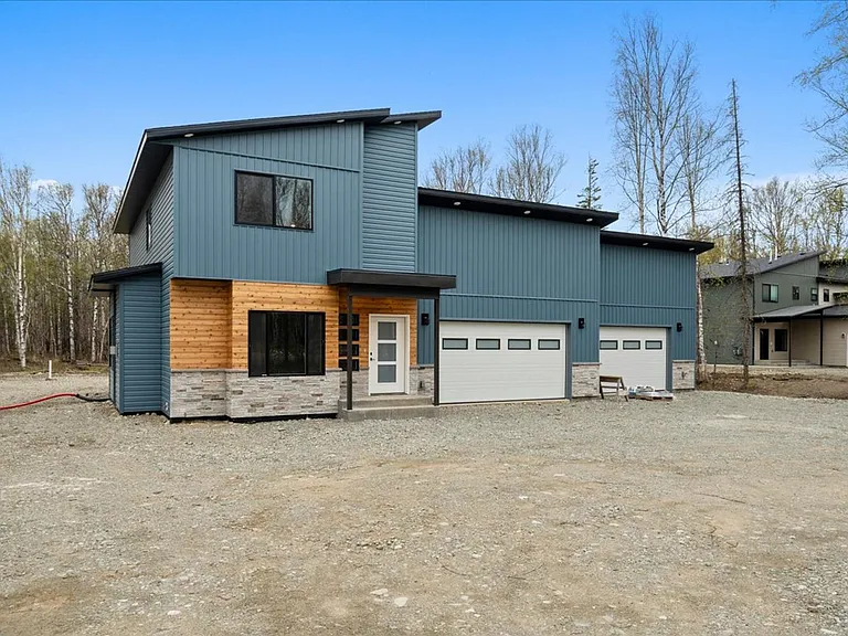 7404 N Paw St — Photo 2