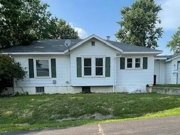 106 Rea St, Carrollton, MO 64633