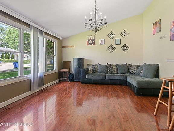 3rd image of 1807 Endicott Cir