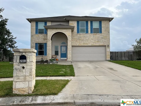 201 Boulder Ridge Dr, Cuero, TX 77954