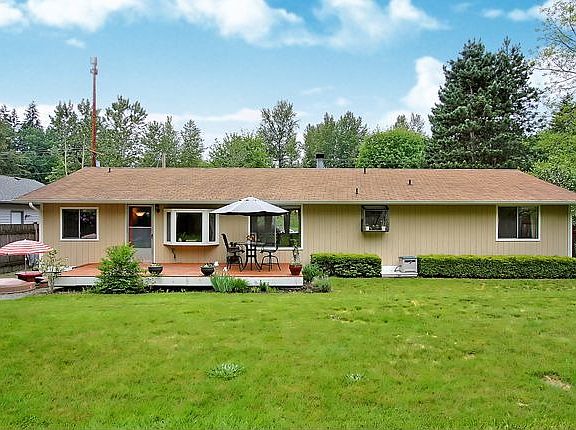 Large private backyard with room for entertaining, playing and gardening!