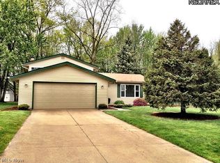 18178 Walnut Dr, Strongsville, OH