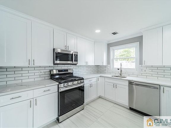 4th image of 776 Greenwood Ave
