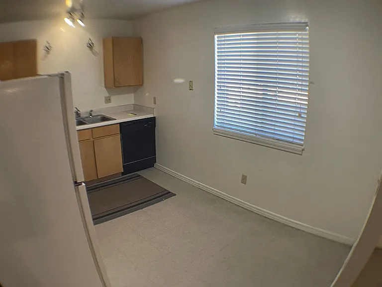 1728 N West St #B — Photo 13