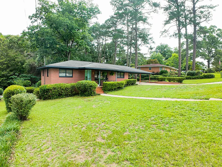 110 Willow Dr — Photo 47