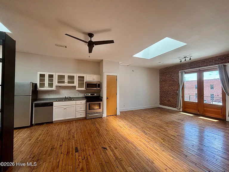 1130 Jones St #D — Photo 6