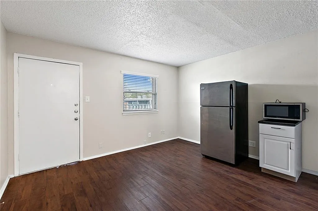 1 bed, 1.0 bath, 419 sqft, $899 — Photo 4