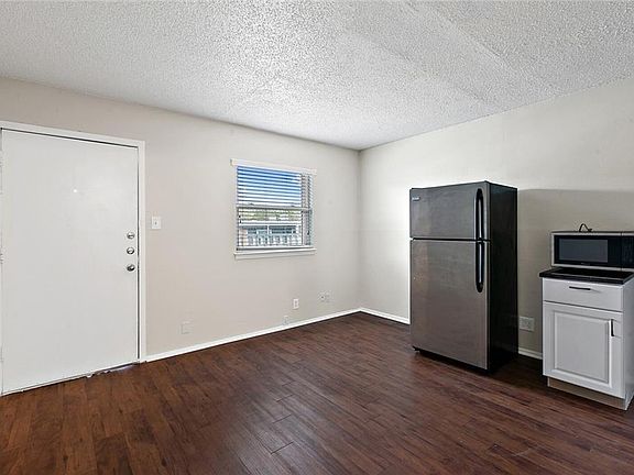 4th image of 2401 Manor Rd APT 216