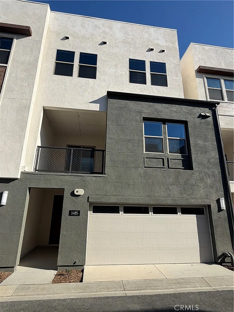 3 bed, 1920 sqft, $5,500 — Photo 1