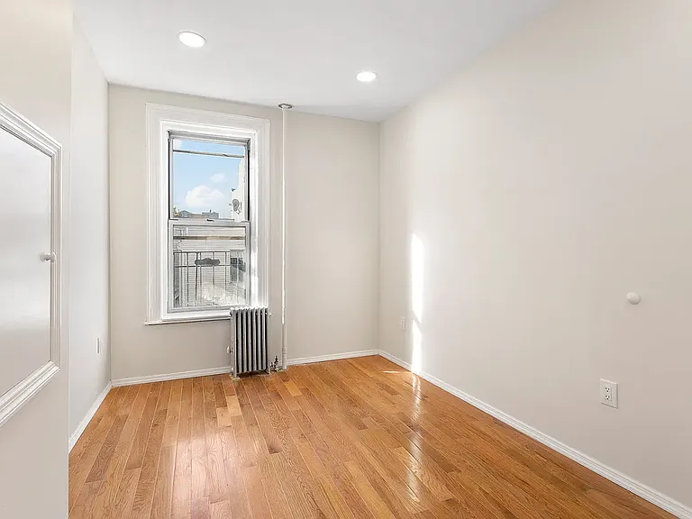 233 N Henry St #2R — Photo 3