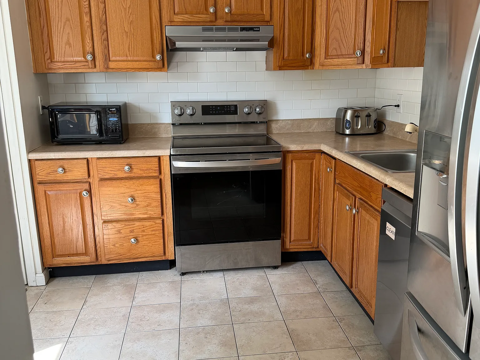 3 bed, 2.5 bath, 1400 sqft, $2,500 — Photo 4