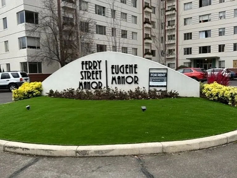 Eugene Manor Apartments — Photo 39