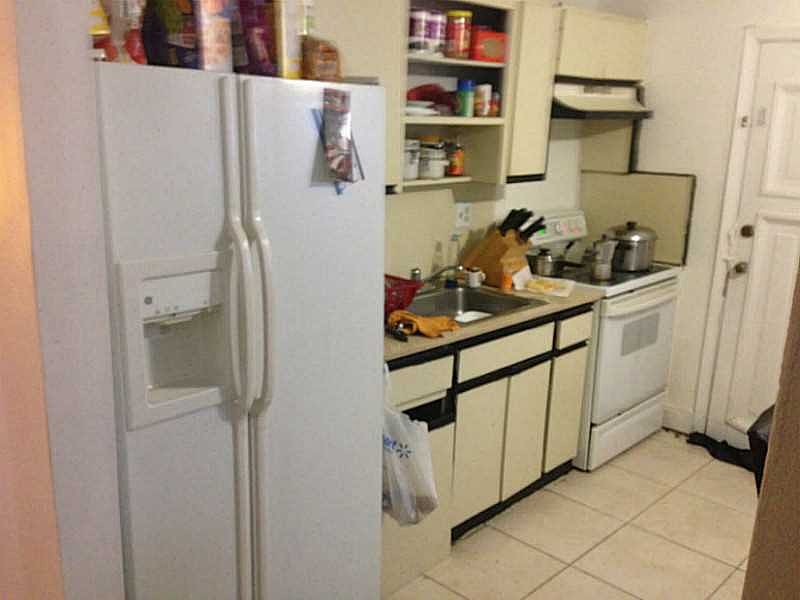 2nd image of 160 E 11th St