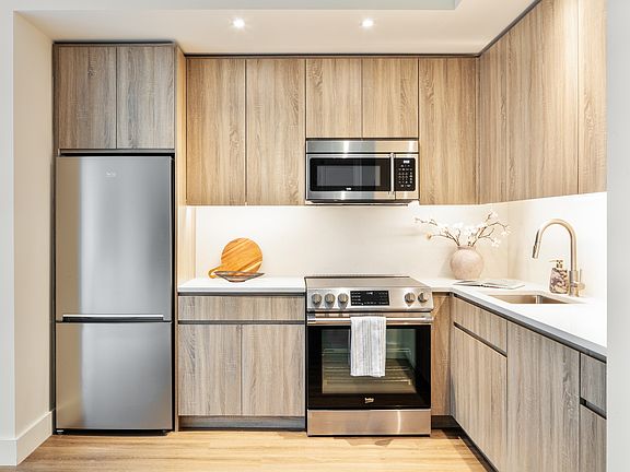4th image of 19 Rockwell Pl #17A