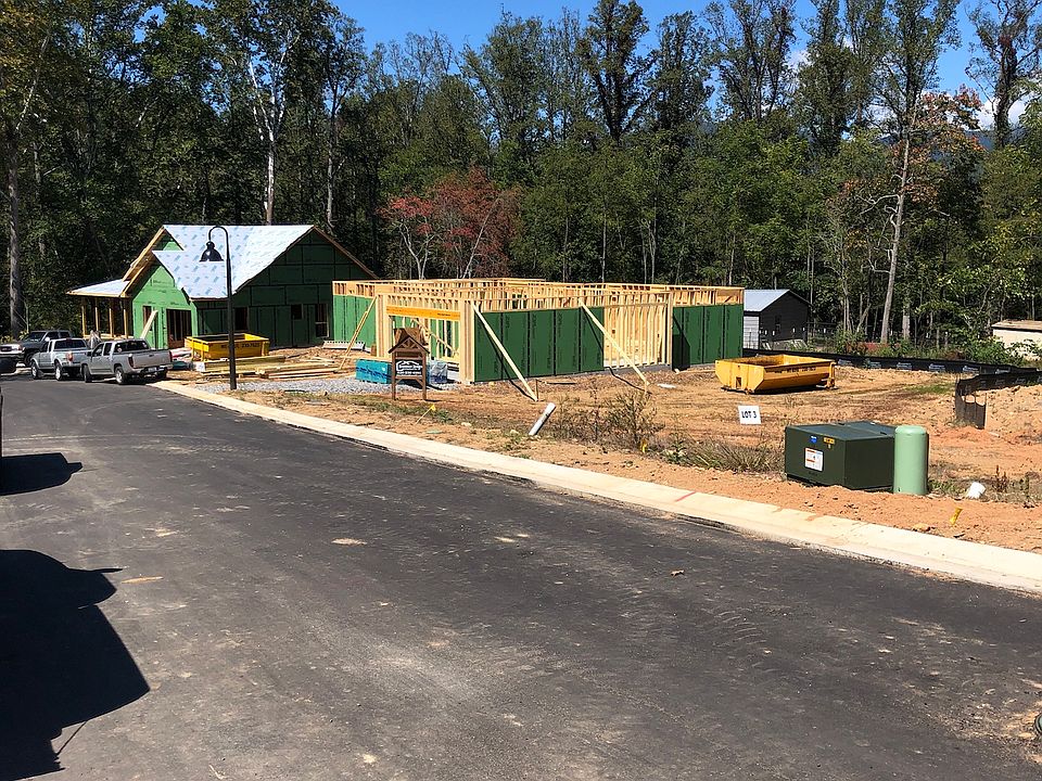 1st image of 111 Brookhaven Dr