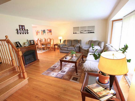 3rd image of 101 Montclare Ln