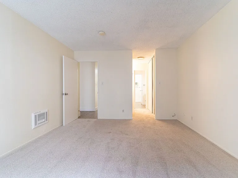 Euclid Apartments — Photo 6
