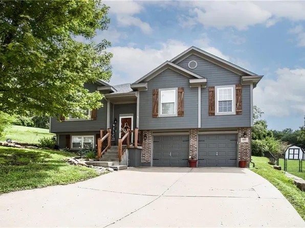 1007 SW Clover Ct, Grain Valley, MO 64029