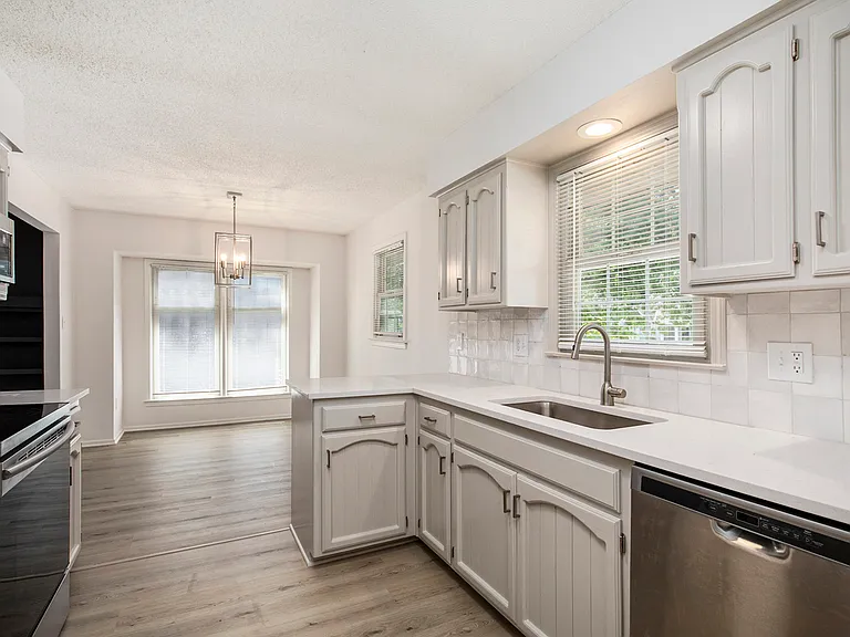 309 SE Brownfield Dr — Photo 8
