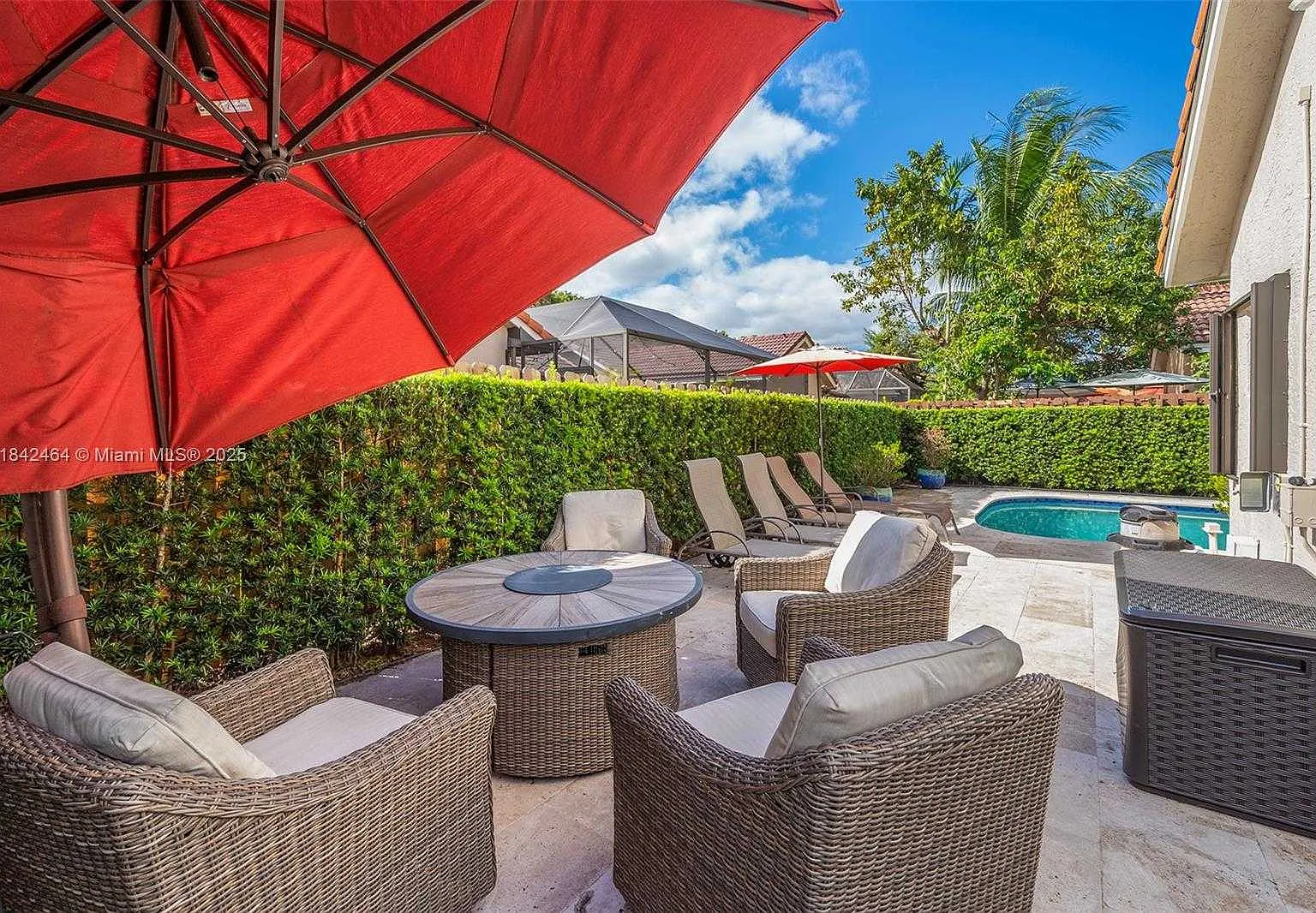 3 bed, $4,450 — Photo 2