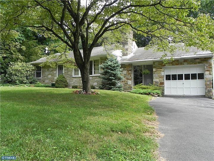 For Sale: 410 Edgeboro Dr., Newtown, PA 18940