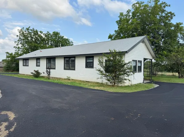 920 1st St, Elgin, OK