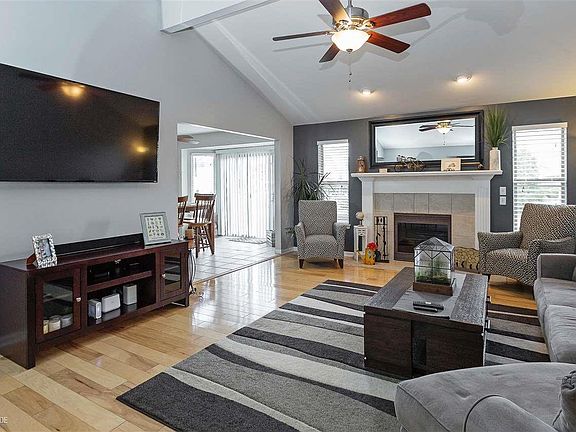 4th image of 55408 Cranberry Dr