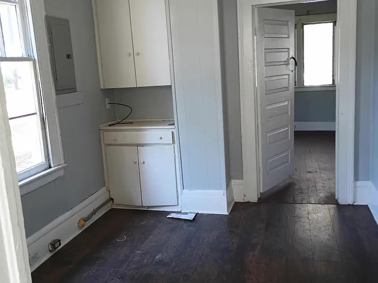 2120 E 3rd St — Photo 5