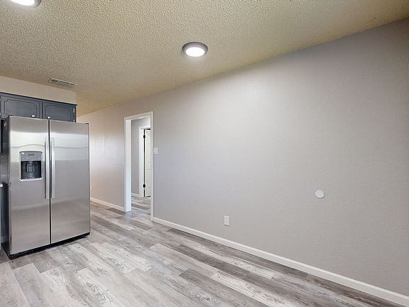 3rd image of 211 W Dove Ln #B