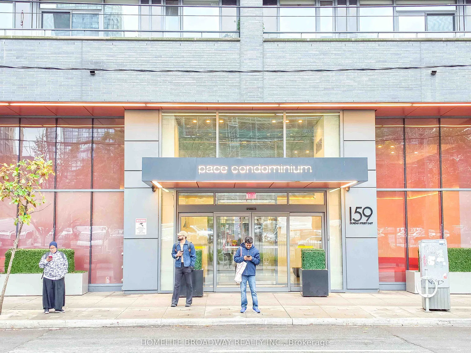 159 Dundas St E — Photo 1