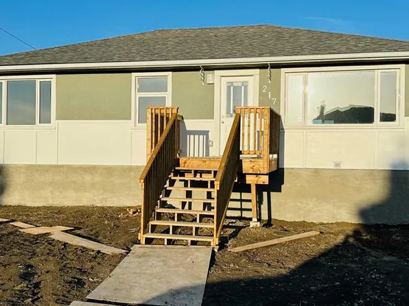 217 3rd St W, Empress, AB T0J 1E0