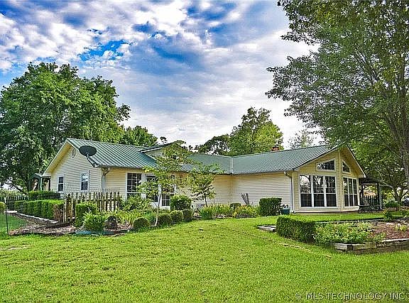 2nd image of 3178 E 2150th Rd