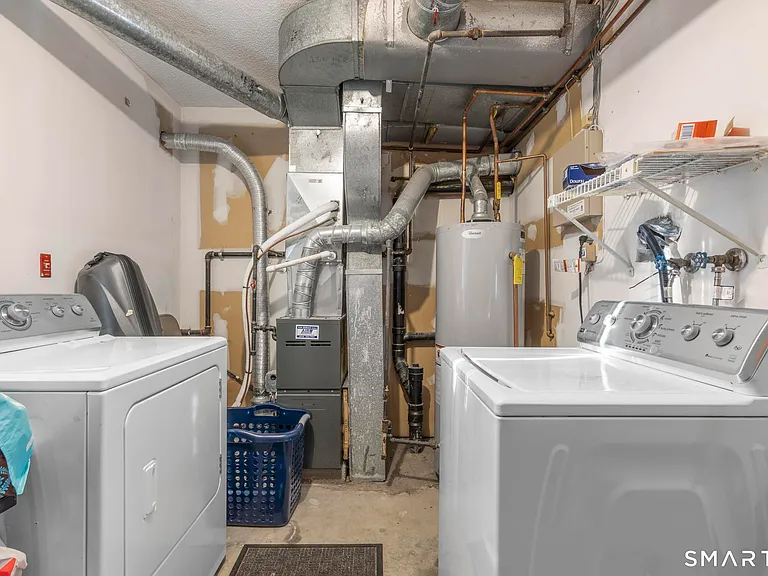 360 W Spring St #A7 — Photo 5
