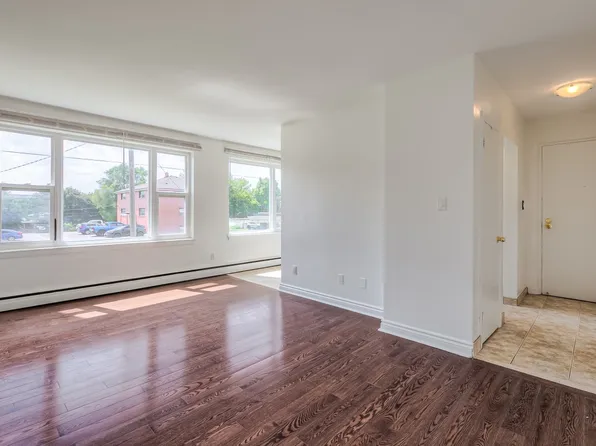 111 Craydon Rd #204, Whitby, ON L1N 2B5