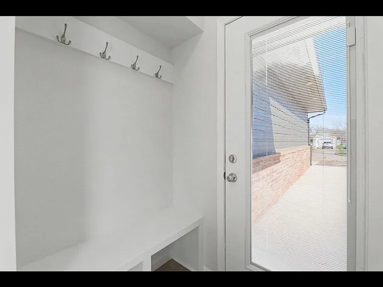 423 S All Hallows St — Photo 8