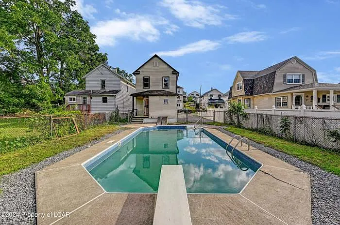12 Mack St — Photo 17