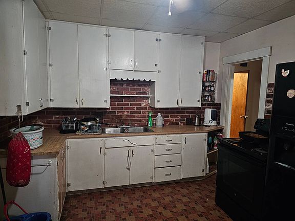 3rd image of 805 N 11th St